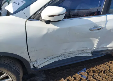 2017 Nissan Rogue Sv z USA, uszkodzony, nr VIN KNMAT2MV2HP506137